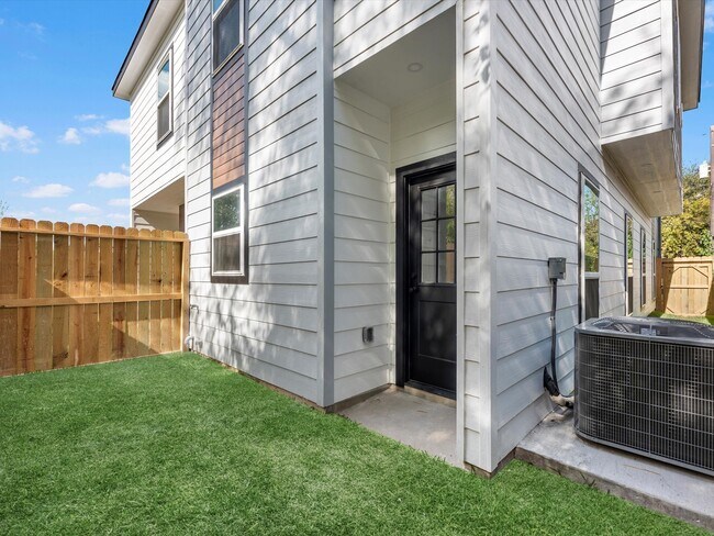 Building Photo - 7802 Queen St