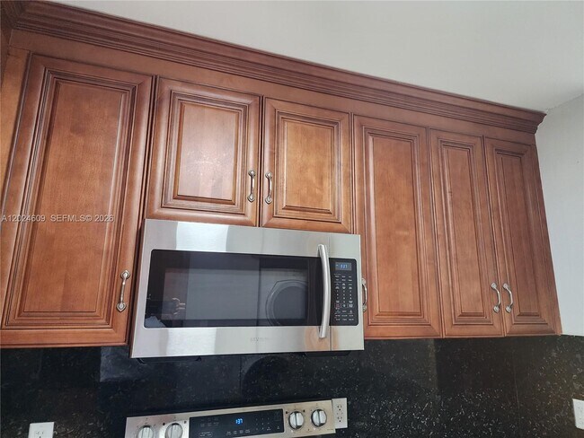 Building Photo - 5350 W 21st Ct