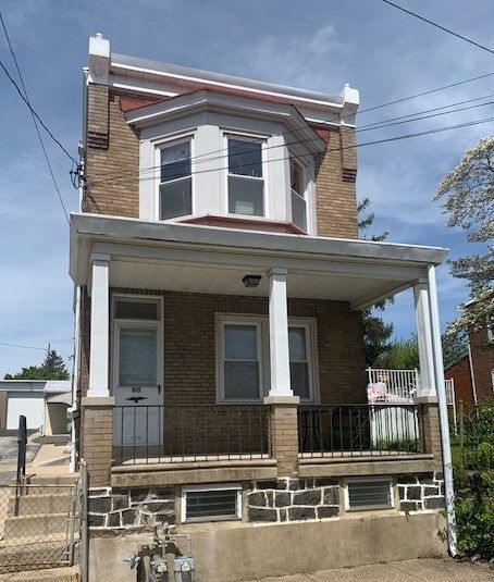 Primary Photo - 815 Tremont Ave