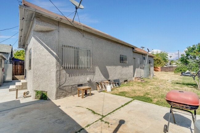 Building Photo - 2034 Eastlake Ave