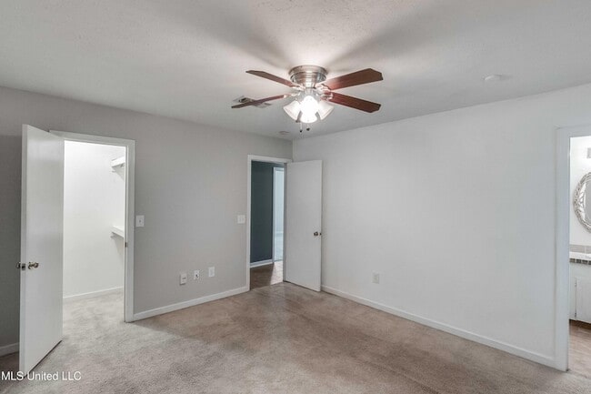 Building Photo - 201 Shadow Cove