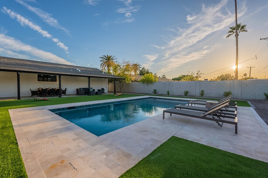 Pool - 126 E Palmcroft Dr