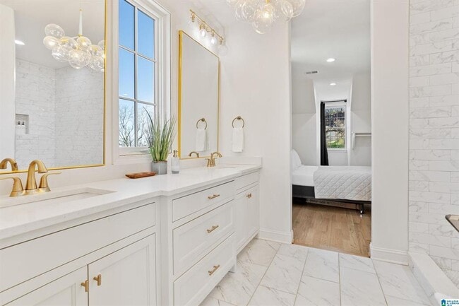 Building Photo - Luxurious 3-Bed Townhouse on Red Mountain