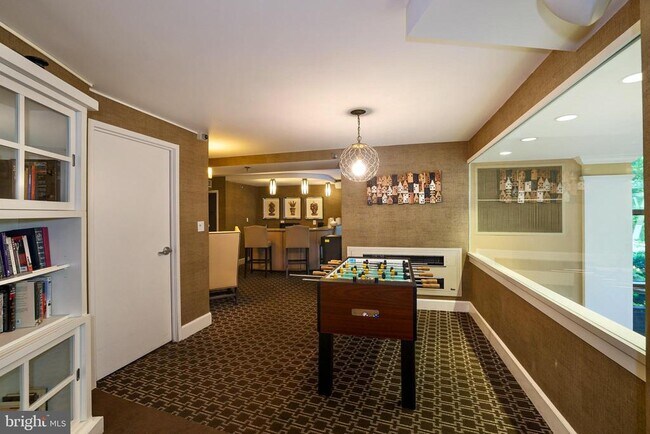 Building Photo - 10101 Grosvenor Pl