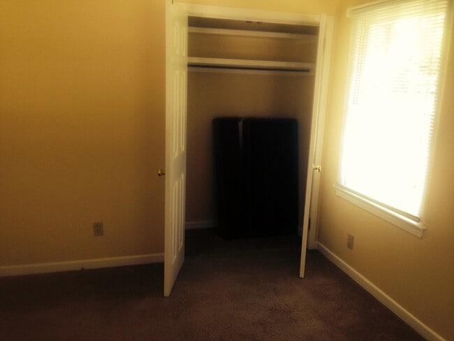 Building Photo - 2209 Jerry Jones Dr