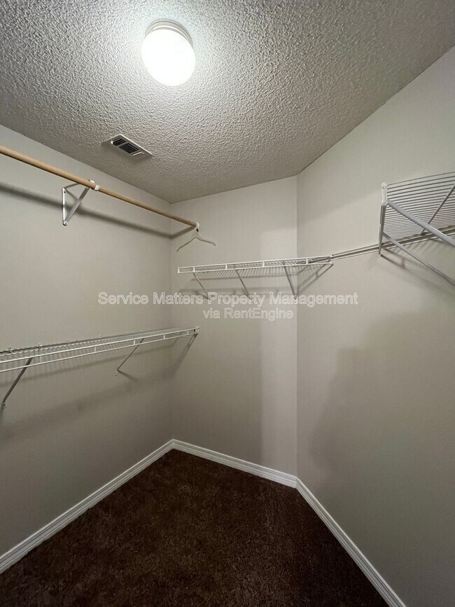 Building Photo - 10440 Millbrook Dr
