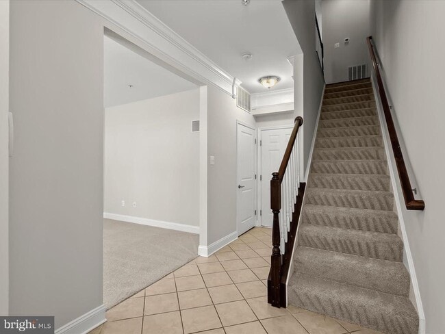 Building Photo - 5803 Lois Ln