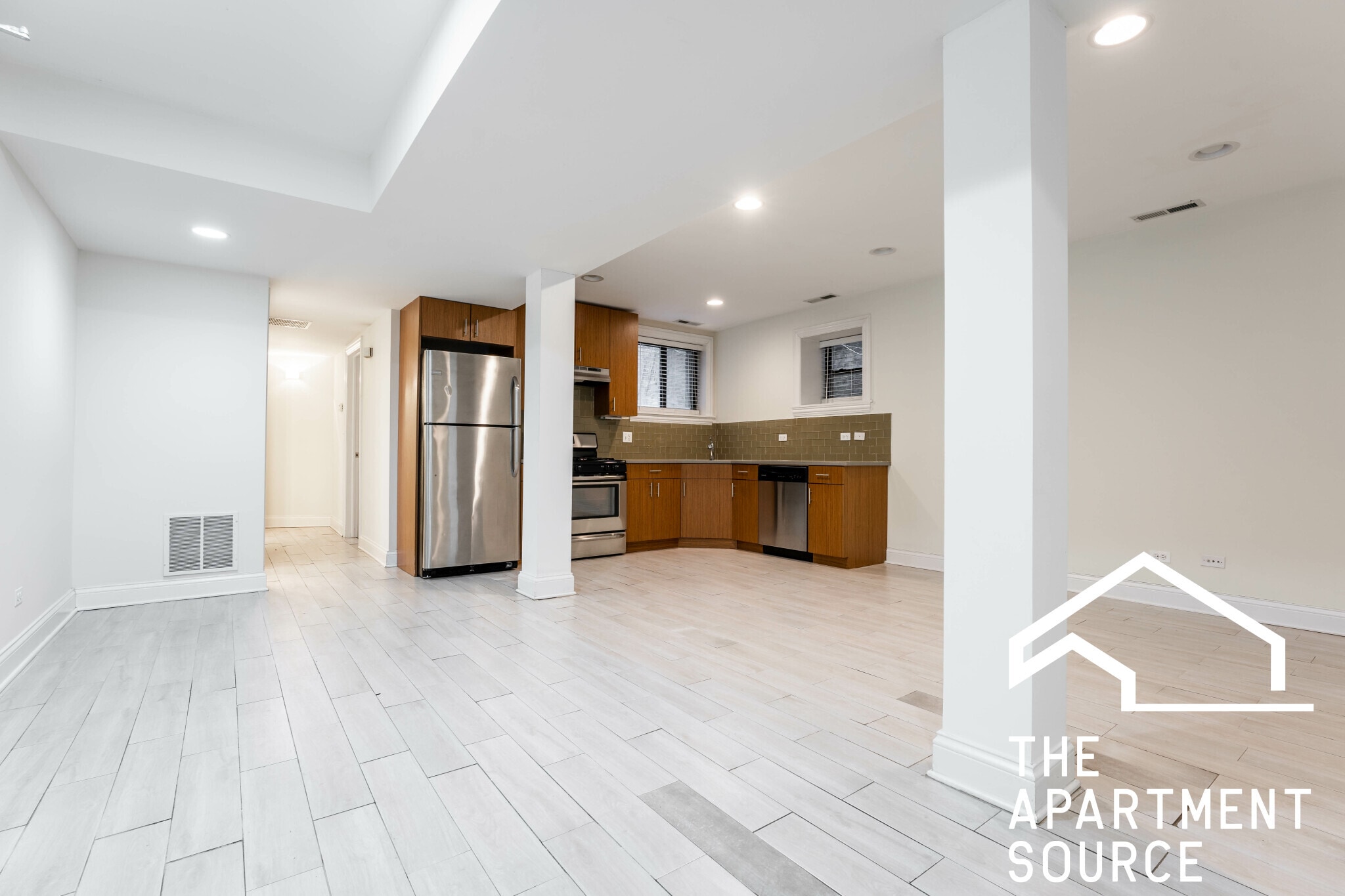 Building Photo - 3707 N Wilton Ave