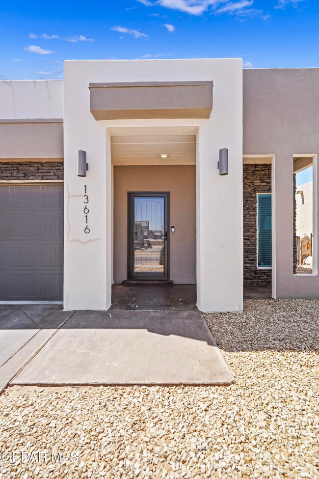 Building Photo - 13616 Samlesbury Ave