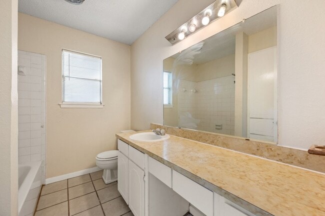 Building Photo - 6301 Sunnybrook Dr