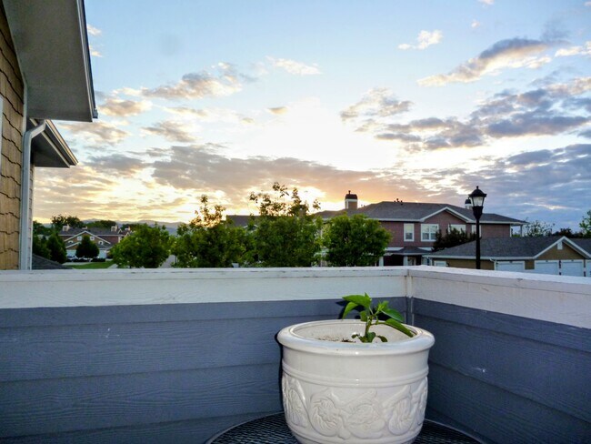 Building Photo - 2421 Owens Ave