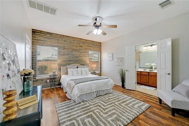 Building Photo - 212 Housefinch Loop