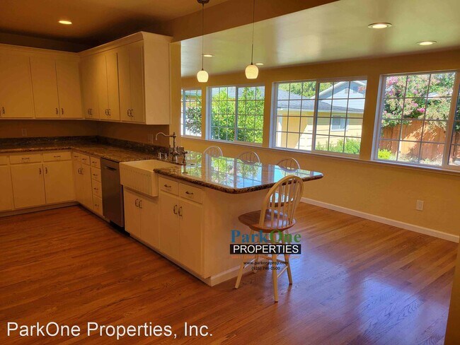 Building Photo - 3 br, 1.5 bath House - 3272 Sun Valley Avenue