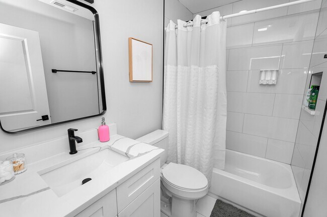 Building Photo - 1358 S Fairfield Ave
