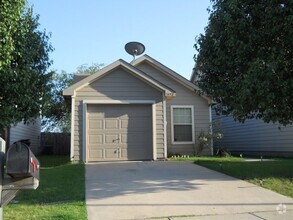 Building Photo - 3 BEDROOM 1.5 BATHROOMS 1 CAR GARAGE