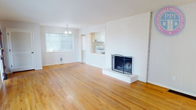 Building Photo - Lake Oswego/ Palisades - Hardwoods, Finished Daylight Basement with Bonus Rooms, Pet Friendly