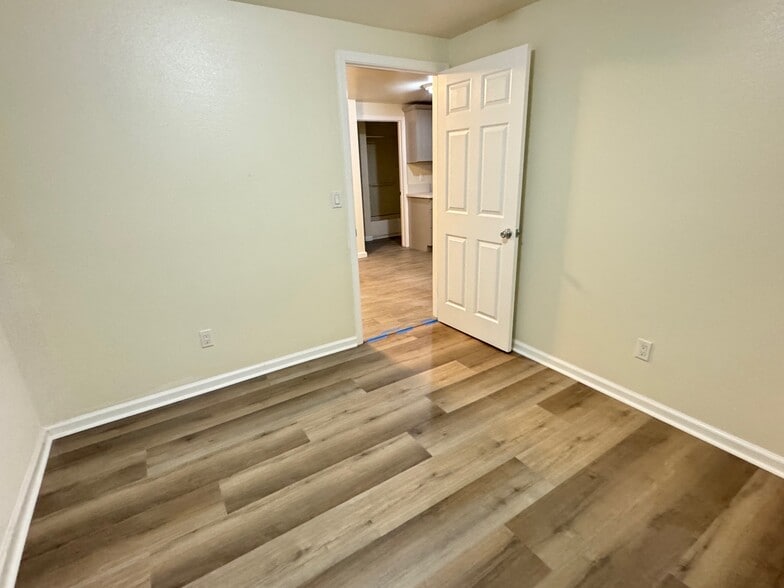 Building Photo - 10909 Burin Ave