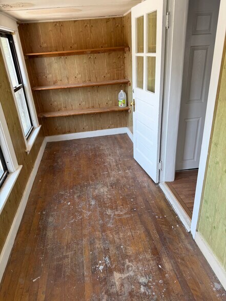 Enclosed porch/ storage - 24 Lake Ave