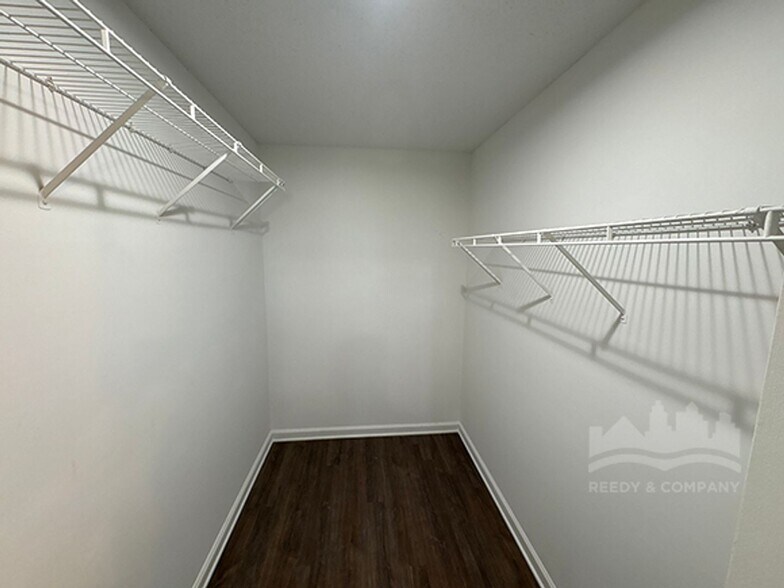 Building Photo - 316 Sparky Cove