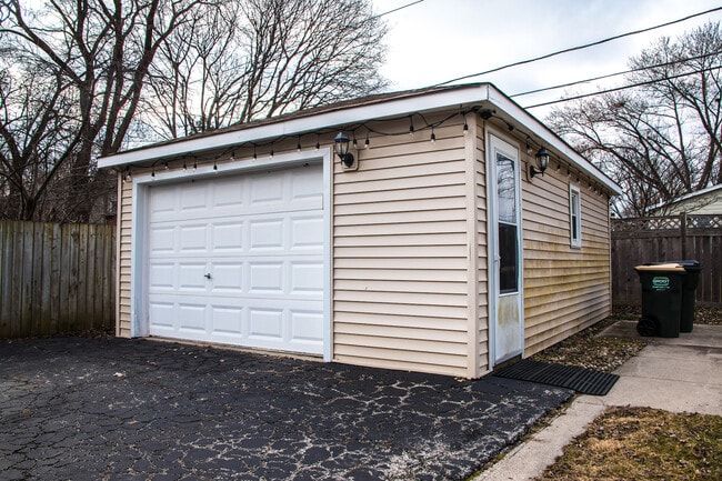 Building Photo - 227 N Butterfield Rd