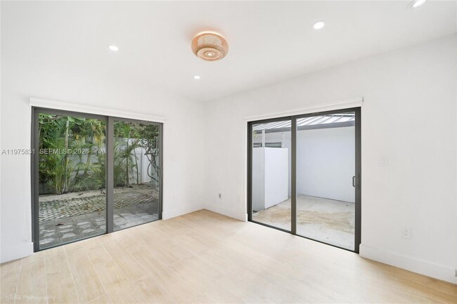 Building Photo - 555 NE 52nd Terrace