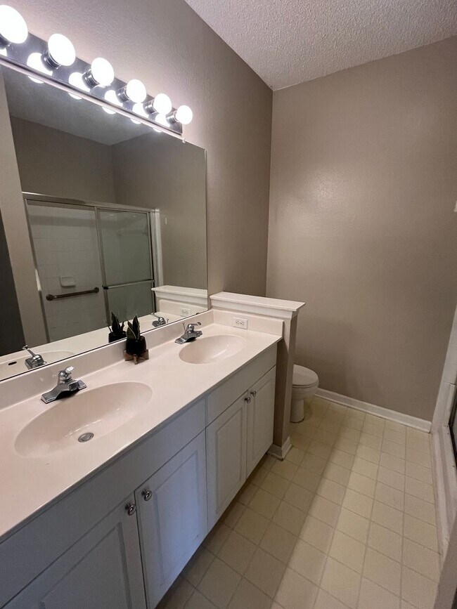 Building Photo - 2224 Arbor Lakes Cir