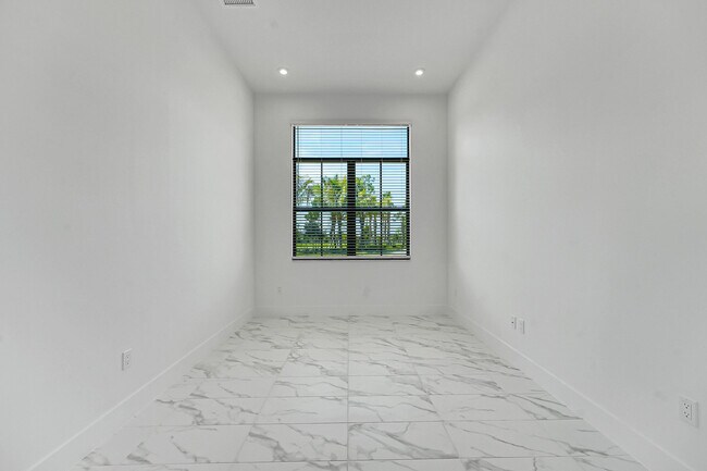 Building Photo - 13908 Vivant Dr