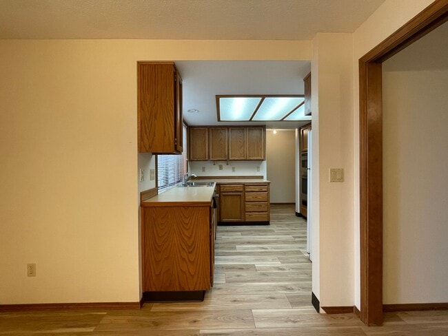 Building Photo - 2Bd/2Ba Unit Located in a Lovely Private Neighborhood in Happy Valley ~ Detached Garage, Washer &...