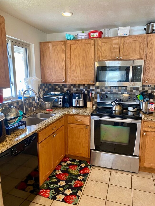 Building Photo - Available for 2026-2027 Fall Pre-Leasing! ...