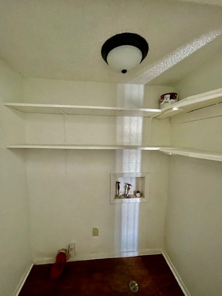 Building Photo - 8281 Shadow Wood Dr