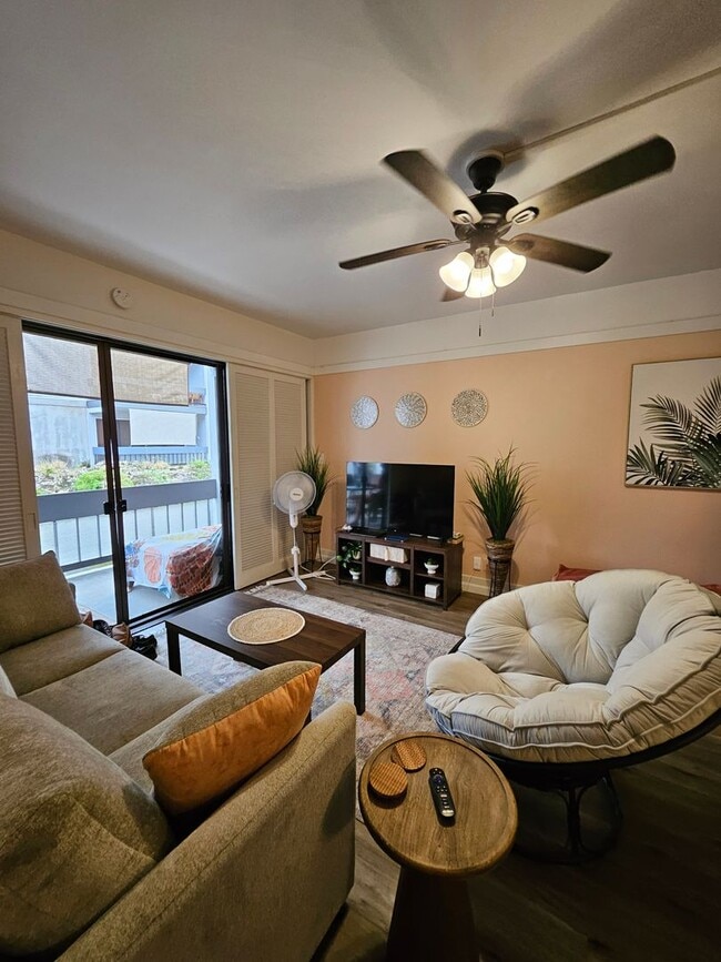 Building Photo - 400 Hualani St