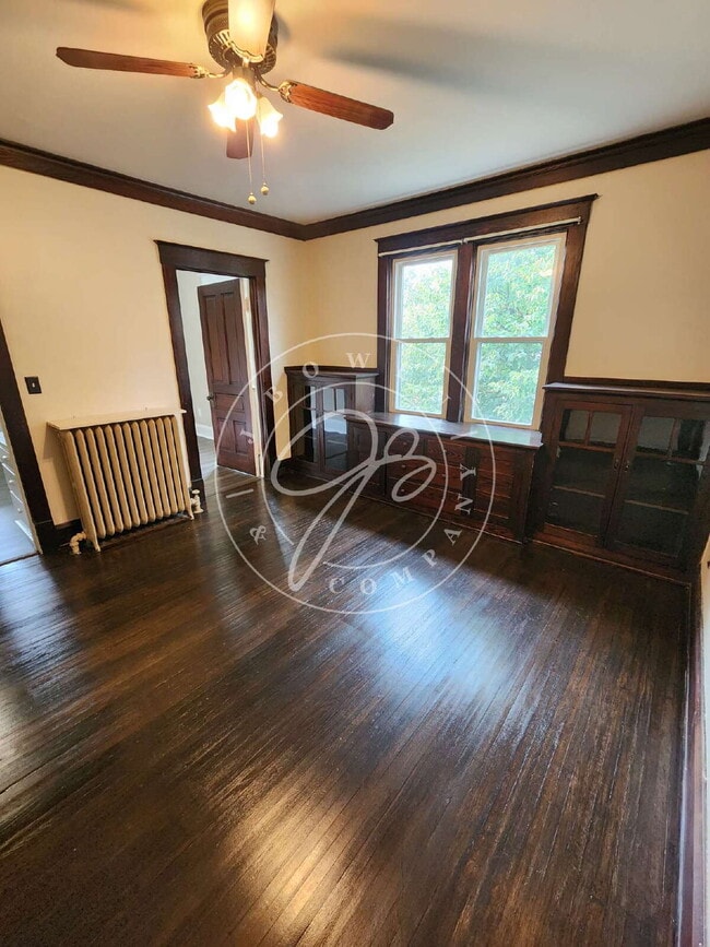 Building Photo - 1 bedroom includes all utilities and appli...