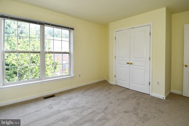 Building Photo - 8784 Lincoln St