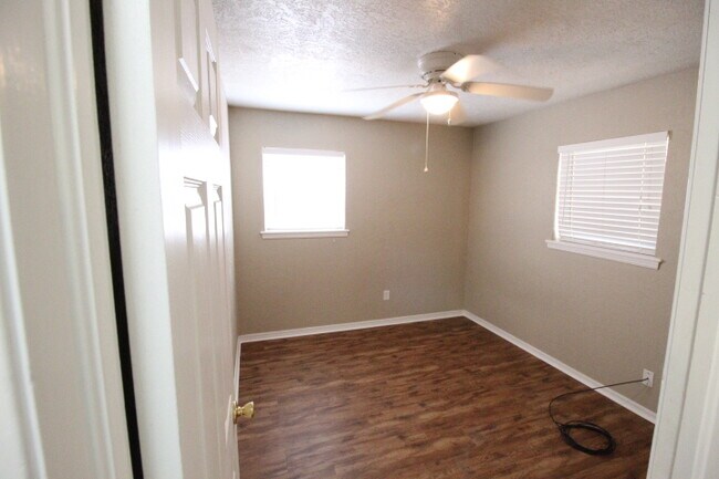 Building Photo - 4029 N Nicklas Ave