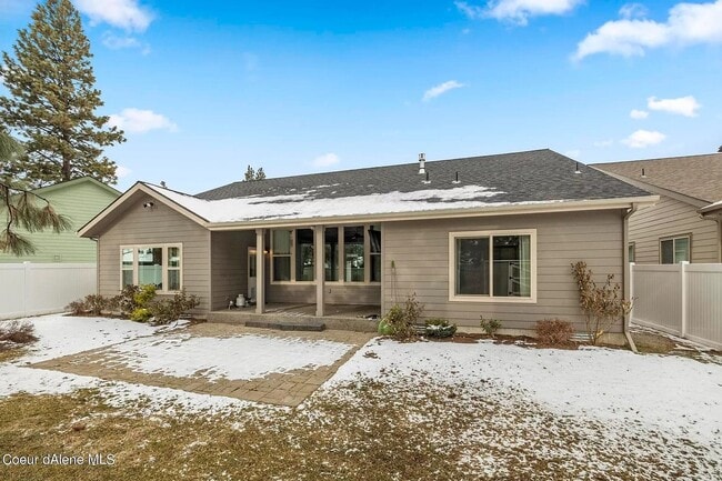 Building Photo - Luxurious Single-Level Rancher in Post Falls