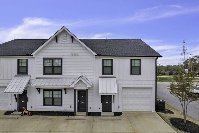 Building Photo - Modern 2BD, 2.5BA Townhouse with Large Loft in Travelers Rest
