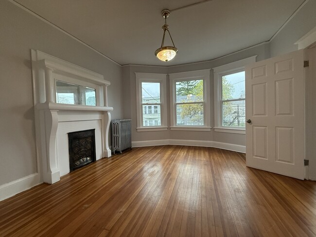 Building Photo - 221 S Swan St