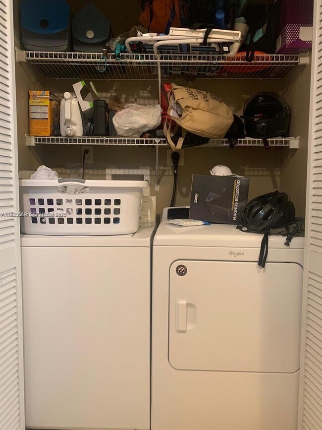 Building Photo - 390 City View Dr