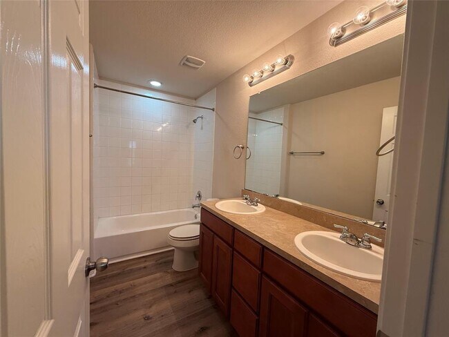 Building Photo - 334 TX-332 Loop