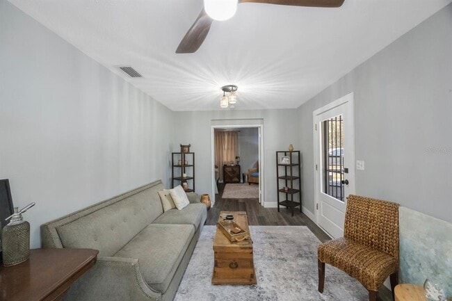 Building Photo - 1010 E Fern St