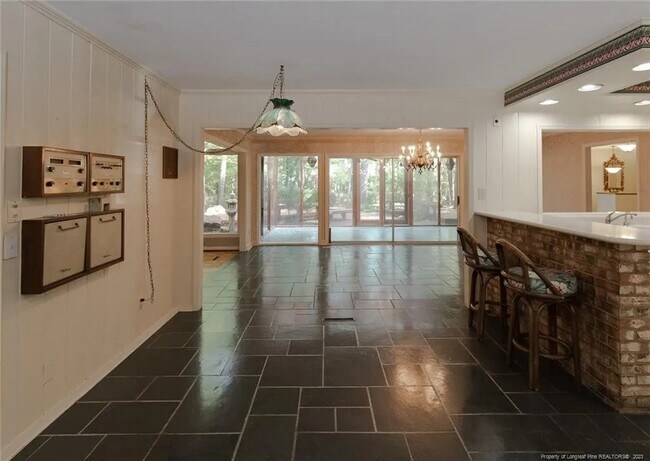 Building Photo - 502 W 33rd St