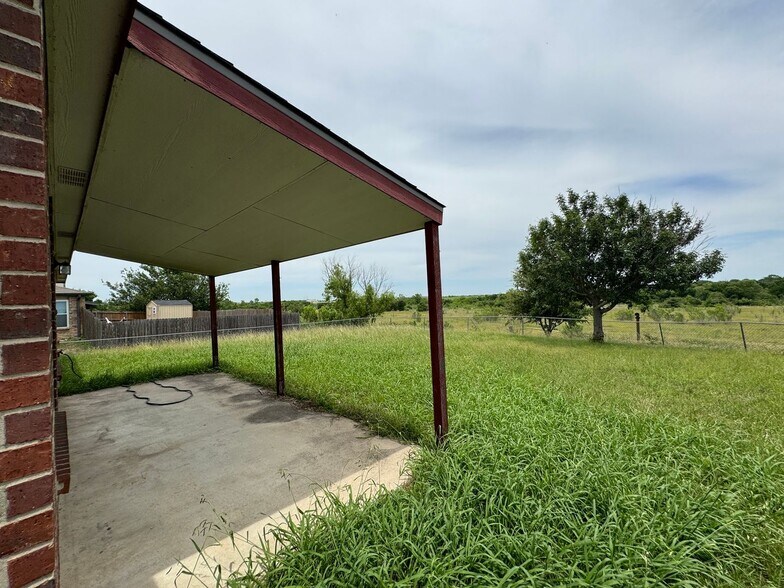 Building Photo - 3210 Viewcrest Dr