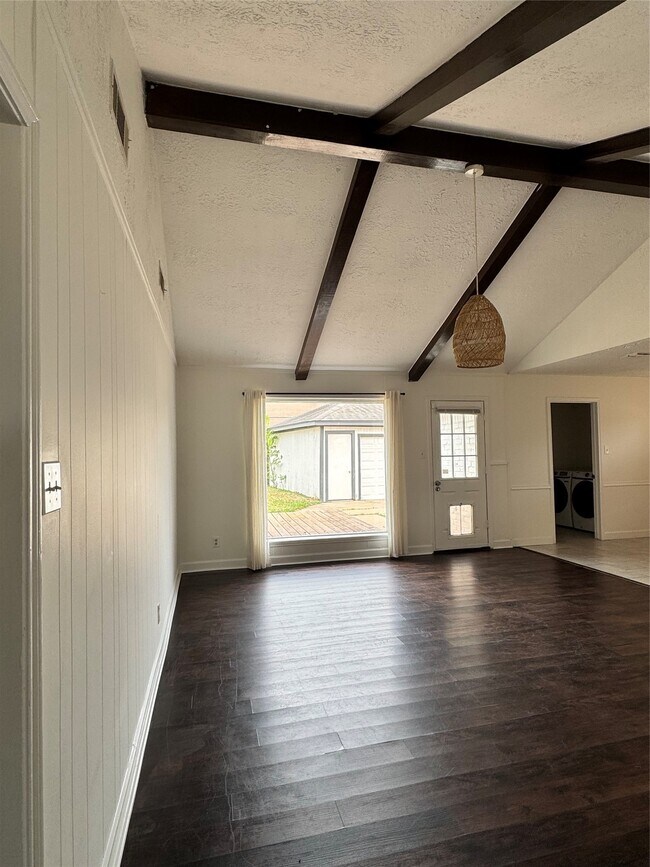 Building Photo - 323 Gentilly Dr