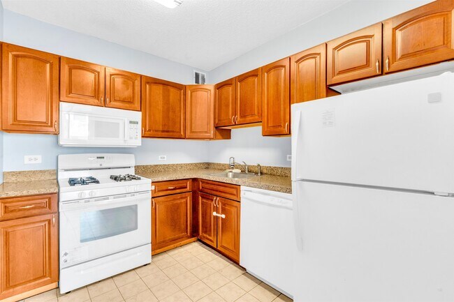 Building Photo - 45 River Dr S