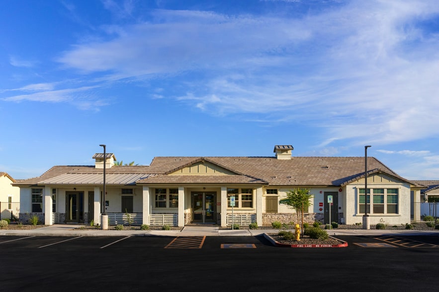 Primary Photo - Estia Windrose