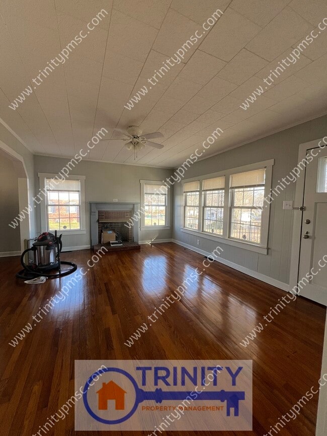 Building Photo - NEWLY UPDATED!! Ready and waiting for you!