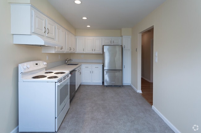 1BR,1BA, -850SF (upgraded) - Kitchen - 451 Main St