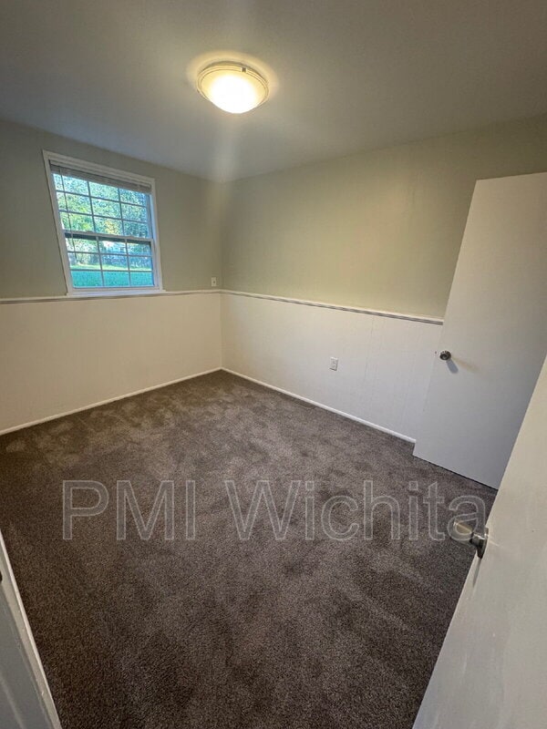 Building Photo - 725 N Dougherty Ave