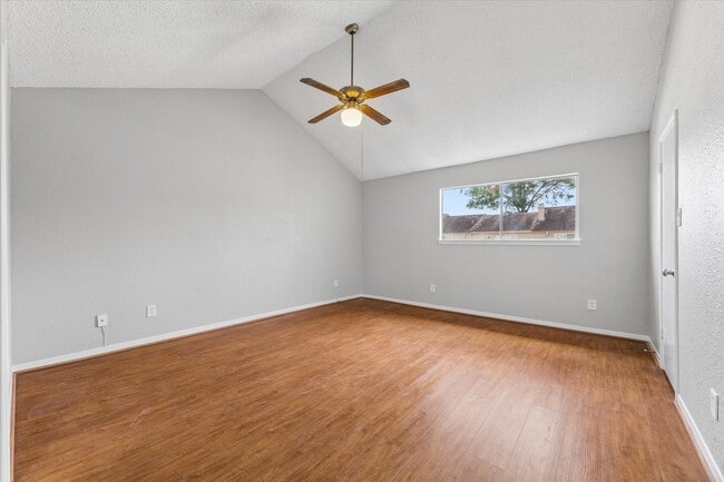 Building Photo - 995 Memorial Village Dr
