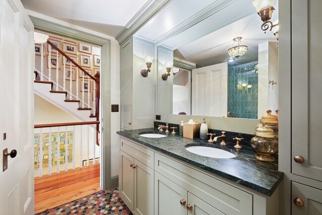 Building Photo - 381 Beacon St